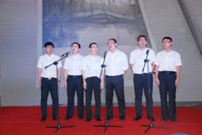 吴海波等校友演唱.JPG